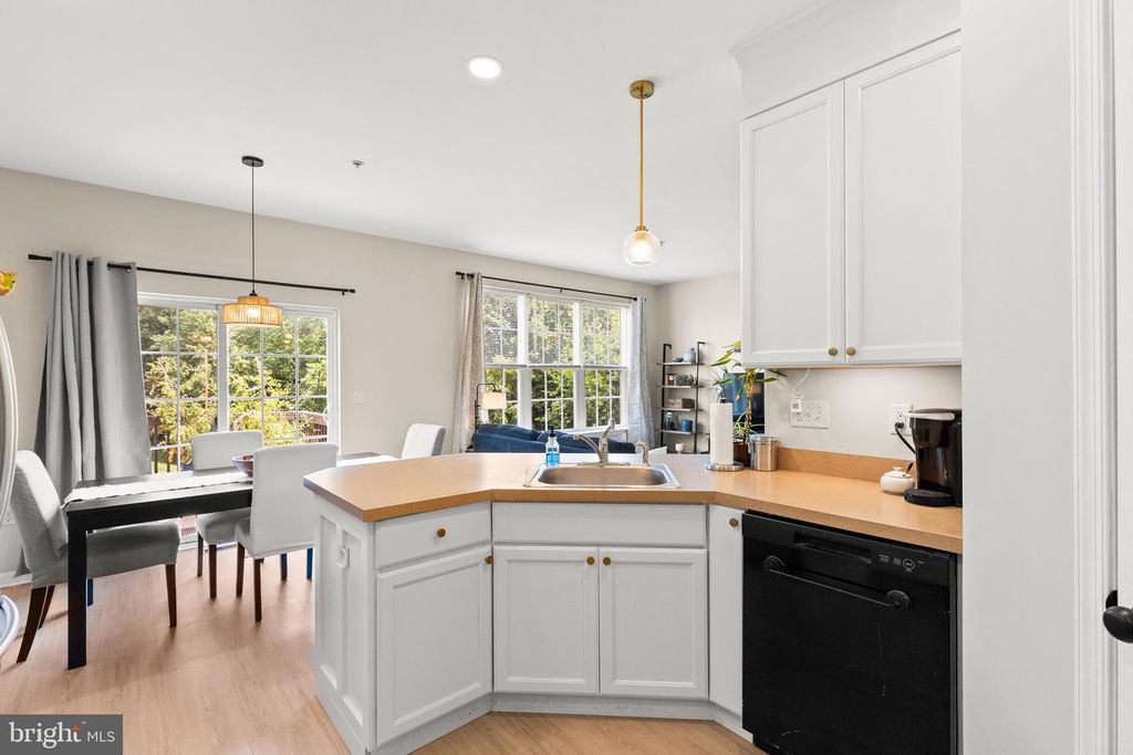 Image 15 of property listing at 2234 LIVE OAK LN #2234, York, PA 17406