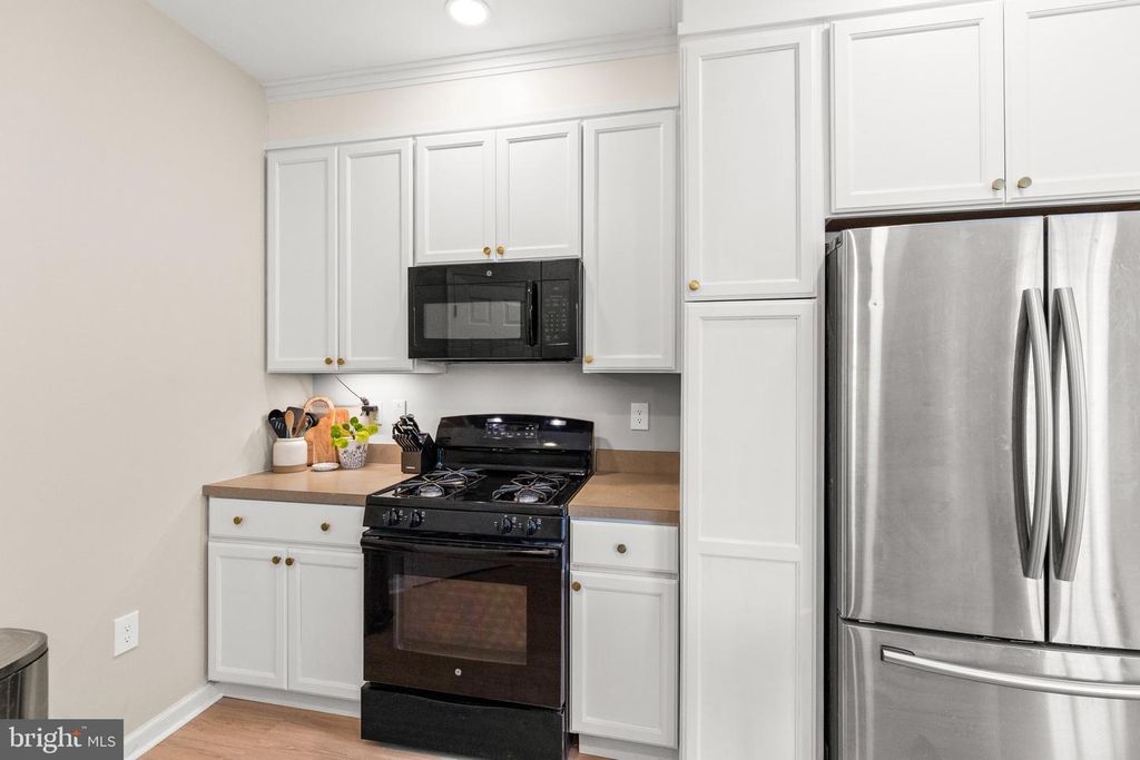 Image 16 of property listing at 2234 LIVE OAK LN #2234, York, PA 17406