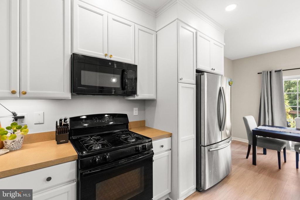 Image 17 of property listing at 2234 LIVE OAK LN #2234, York, PA 17406