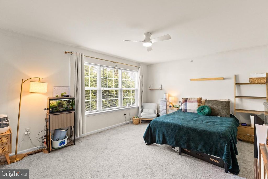 Image 21 of property listing at 2234 LIVE OAK LN #2234, York, PA 17406