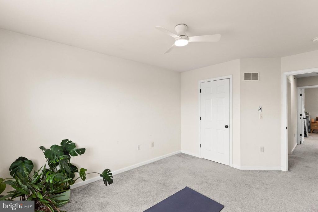 Image 28 of property listing at 2234 LIVE OAK LN #2234, York, PA 17406