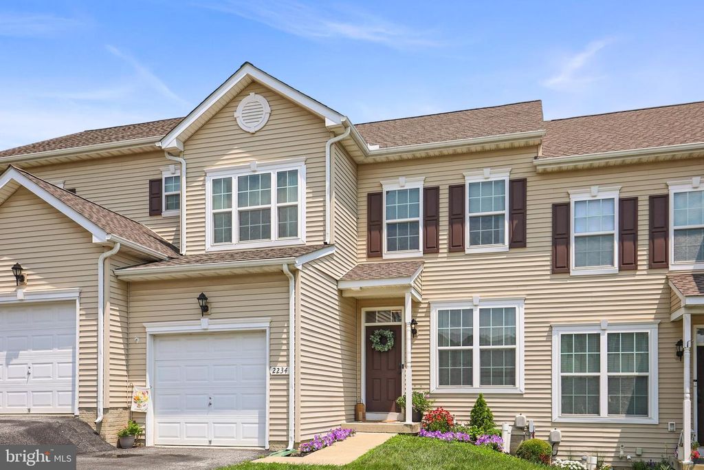 Image 3 of property listing at 2234 LIVE OAK LN #2234, York, PA 17406
