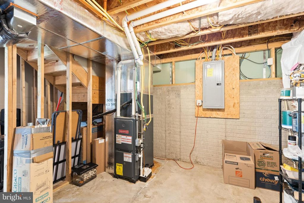 Image 33 of property listing at 2234 LIVE OAK LN #2234, York, PA 17406
