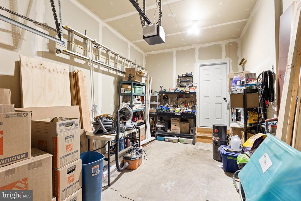 Image 34 of property listing at 2234 LIVE OAK LN #2234, York, PA 17406