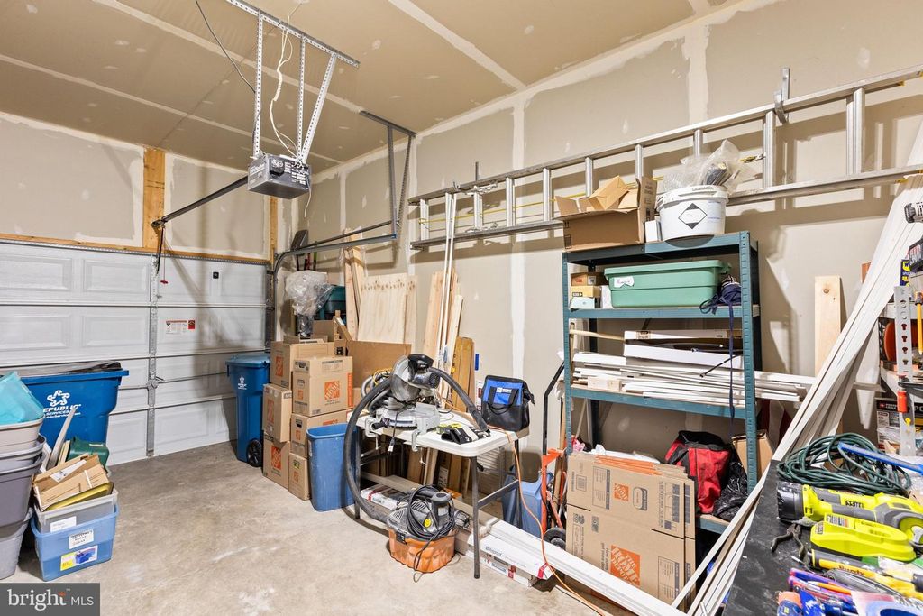 Image 35 of property listing at 2234 LIVE OAK LN #2234, York, PA 17406