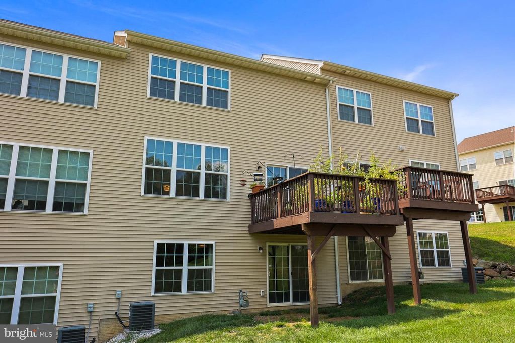 Image 38 of property listing at 2234 LIVE OAK LN #2234, York, PA 17406