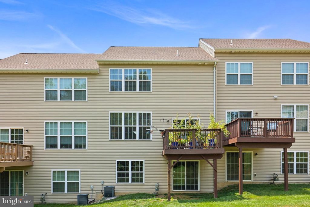 Image 39 of property listing at 2234 LIVE OAK LN #2234, York, PA 17406