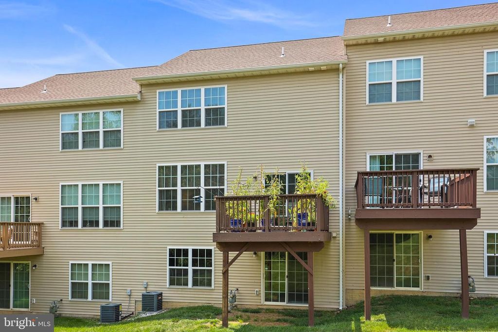 Image 40 of property listing at 2234 LIVE OAK LN #2234, York, PA 17406