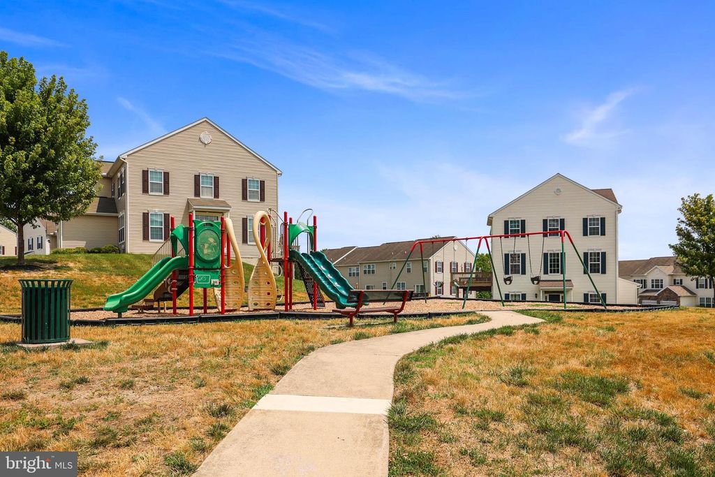 Image 41 of property listing at 2234 LIVE OAK LN #2234, York, PA 17406
