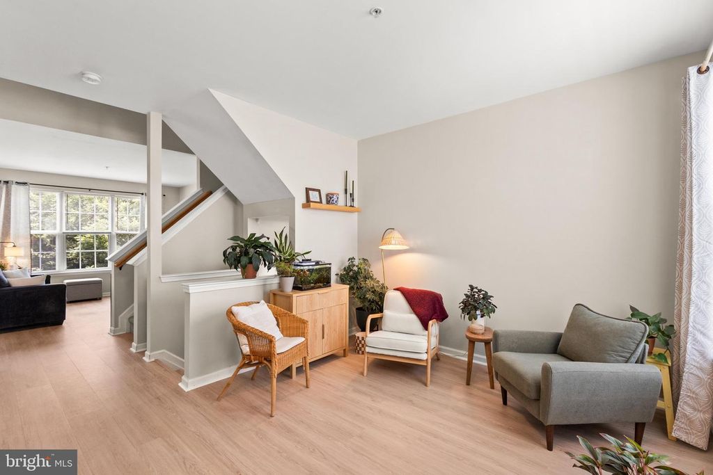 Image 5 of property listing at 2234 LIVE OAK LN #2234, York, PA 17406