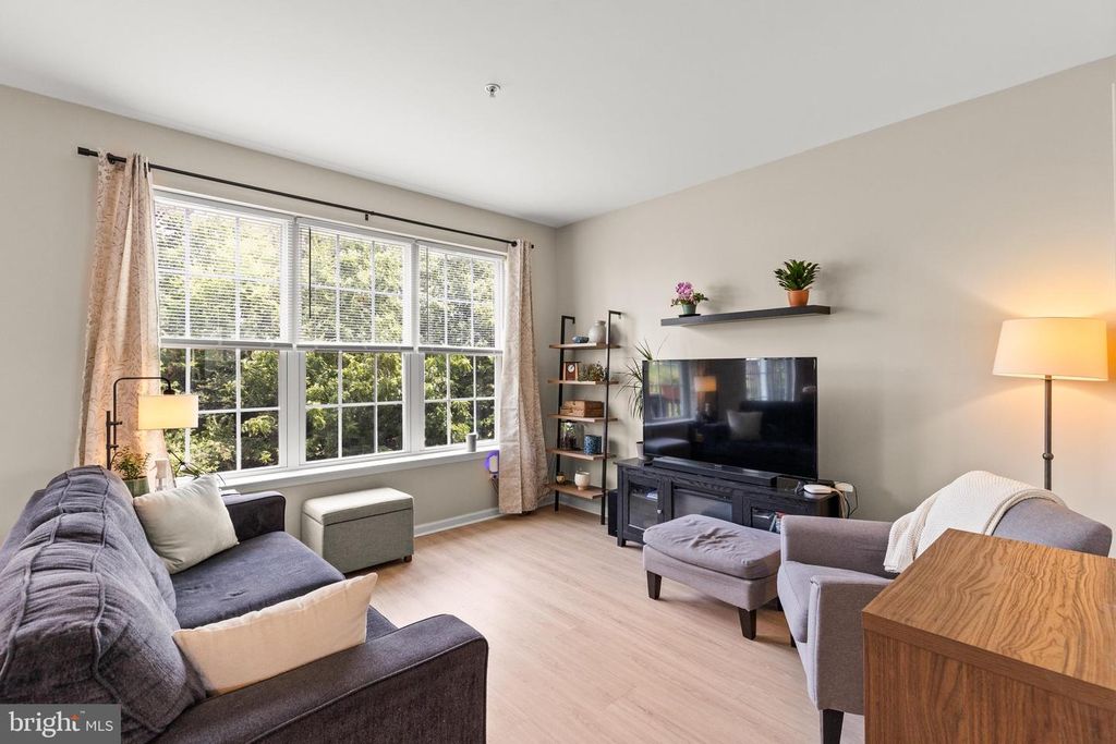 Image 9 of property listing at 2234 LIVE OAK LN #2234, York, PA 17406
