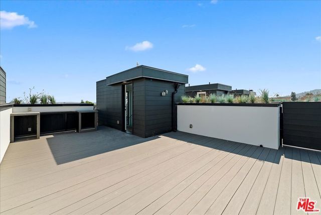 1410 N Poinsettia Place, Los Angeles, CA 90046