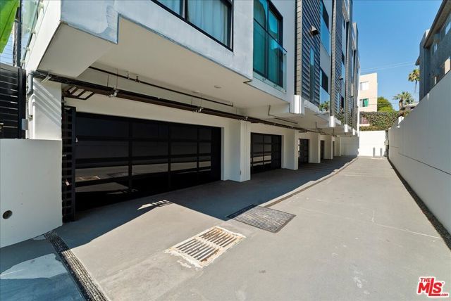 1410 N Poinsettia Place, Los Angeles, CA 90046