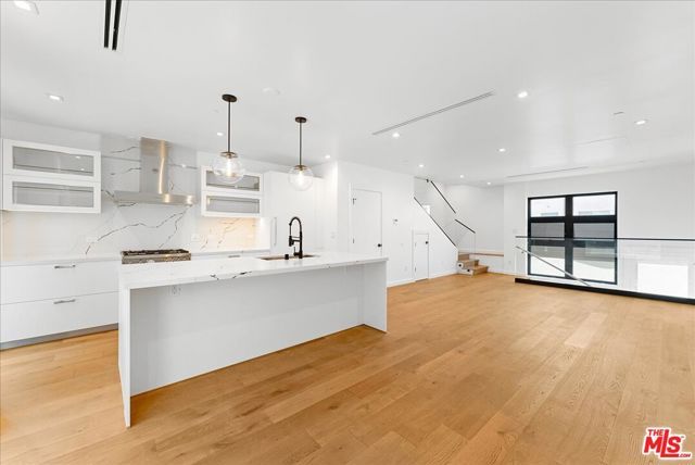 1410 N Poinsettia Place, Los Angeles, CA 90046