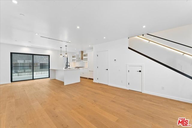 1410 N Poinsettia Place, Los Angeles, CA 90046