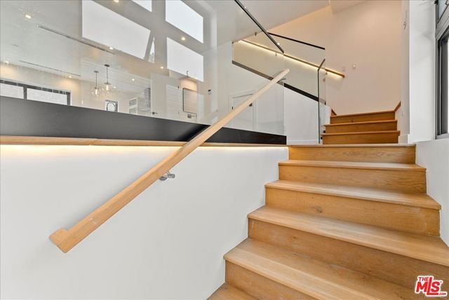 1410 N Poinsettia Place, Los Angeles, CA 90046
