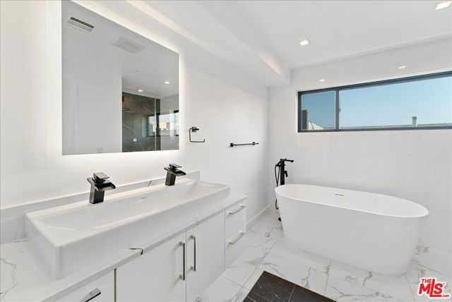 1410 N Poinsettia Place, Los Angeles, CA 90046