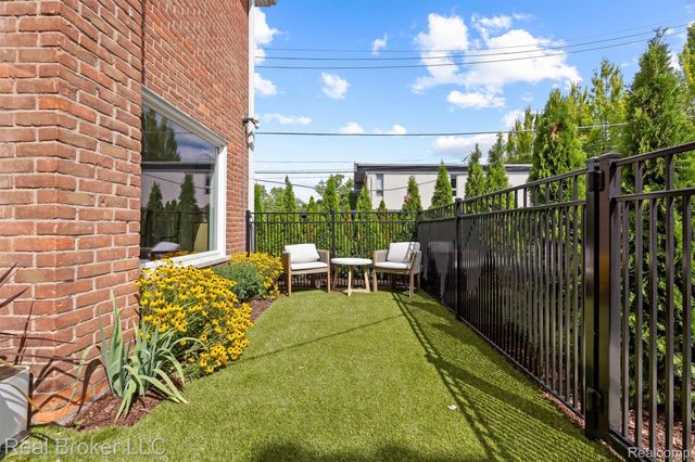 255 Southfield Road, Birmingham, MI 48009