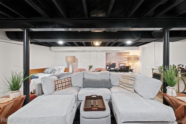 255 Southfield Road, Birmingham, MI 48009