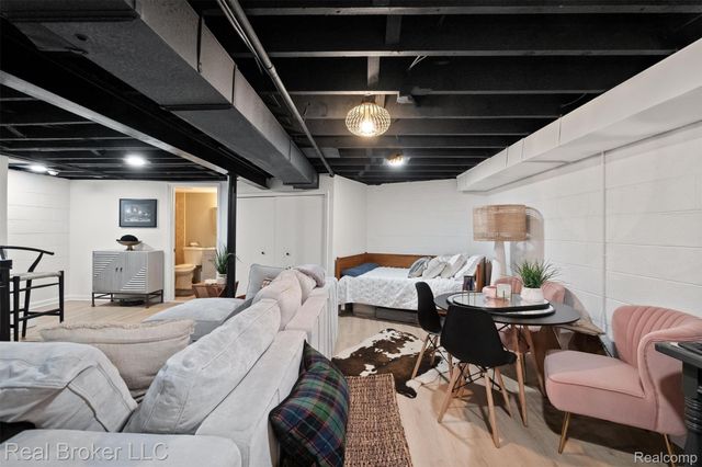 255 Southfield Road, Birmingham, MI 48009