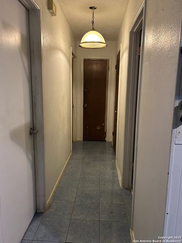 2103 Chesterhill, San Antonio, TX 78228