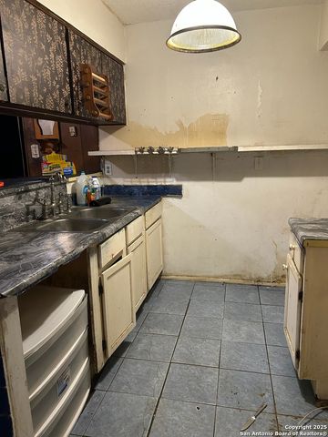2103 Chesterhill, San Antonio, TX 78228