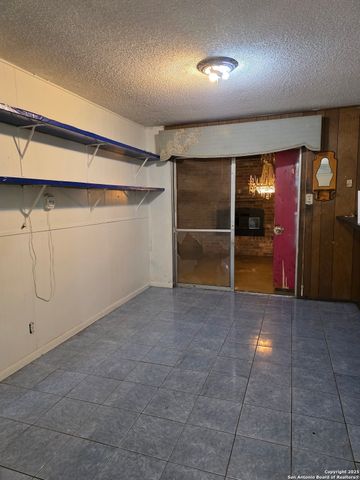 2103 Chesterhill, San Antonio, TX 78228