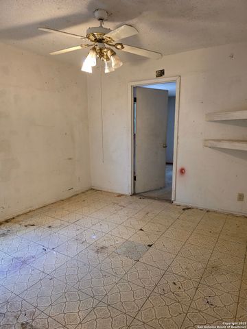 2103 Chesterhill, San Antonio, TX 78228