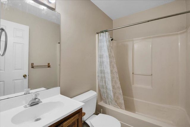 347 Ledgewood Lane, Hinesburg, VT 05445