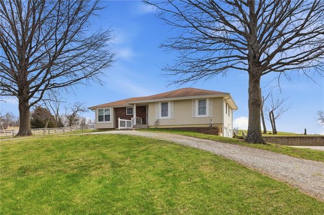 3111 S Fields Road, Oak Grove, MO 64075