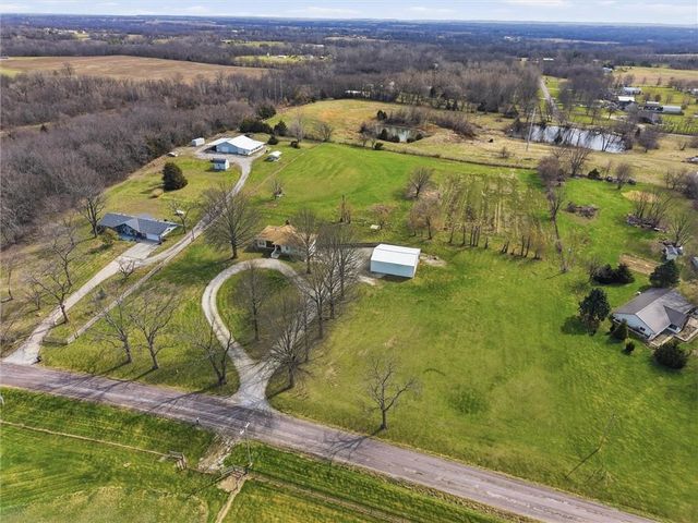 3111 S Fields Road, Oak Grove, MO 64075