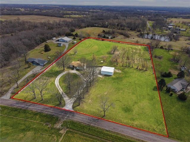 3111 S Fields Road, Oak Grove, MO 64075