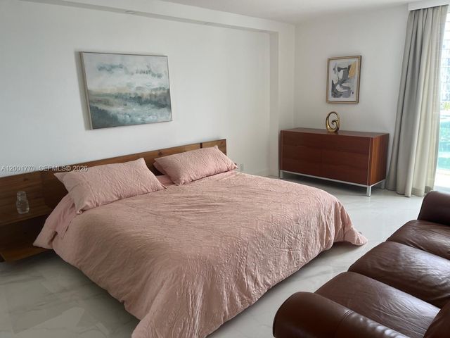 100 Bayview Dr 1006, Sunny Isles Beach, FL 33160