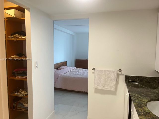 100 Bayview Dr 1006, Sunny Isles Beach, FL 33160