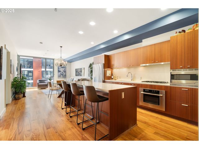 841 S GAINES St 325, Portland, OR 97239