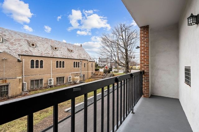 245 Sea St 16, Quincy, MA 02168