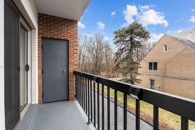 245 Sea St 16, Quincy, MA 02168