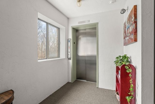 245 Sea St 16, Quincy, MA 02168