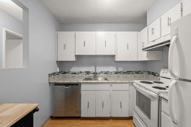 245 Sea St 16, Quincy, MA 02168