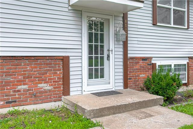 1809 SE ABBEY Street, Blue Springs, MO 64014