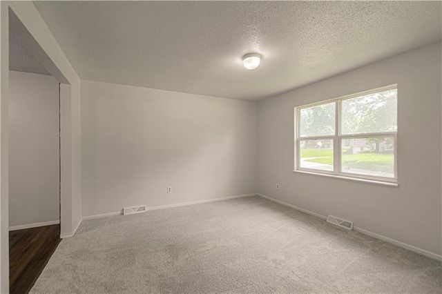 1809 SE ABBEY Street, Blue Springs, MO 64014