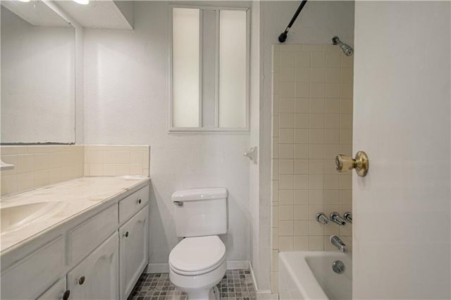 1809 SE ABBEY Street, Blue Springs, MO 64014