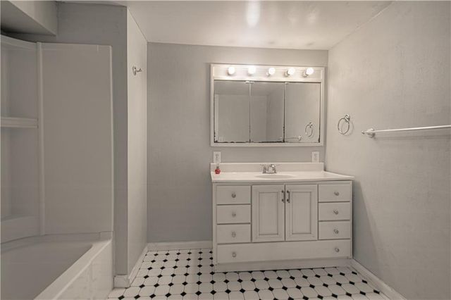 1809 SE ABBEY Street, Blue Springs, MO 64014