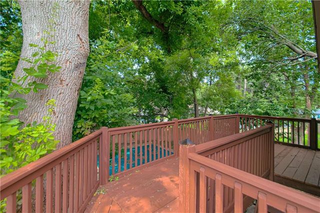 1809 SE ABBEY Street, Blue Springs, MO 64014