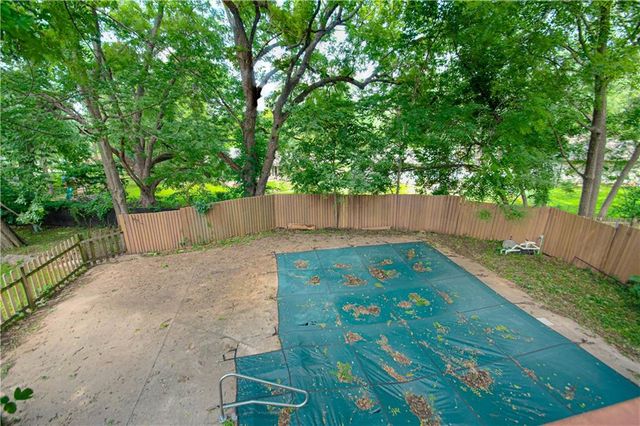 1809 SE ABBEY Street, Blue Springs, MO 64014