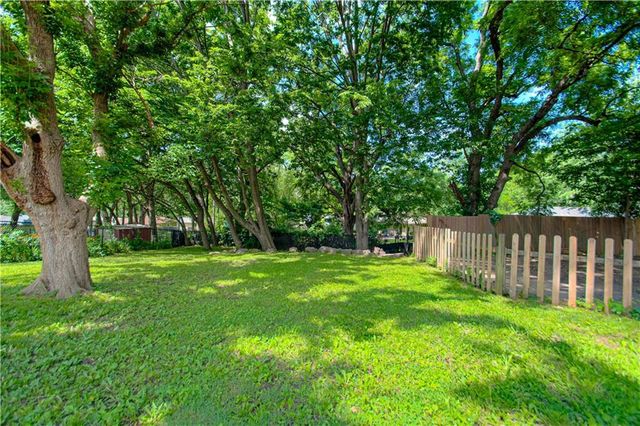 1809 SE ABBEY Street, Blue Springs, MO 64014