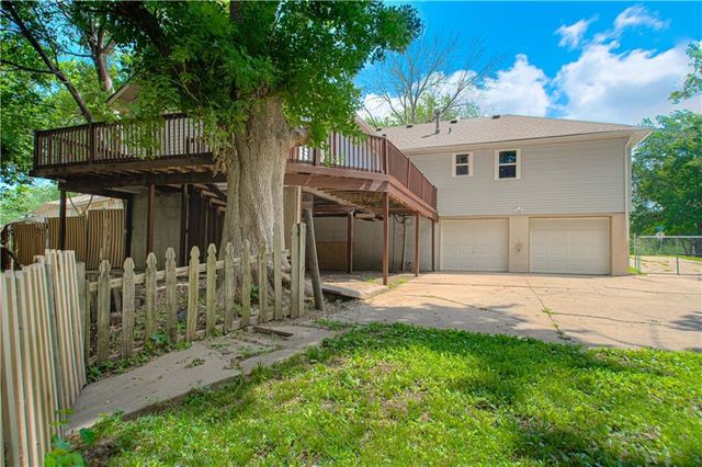 1809 SE ABBEY Street, Blue Springs, MO 64014