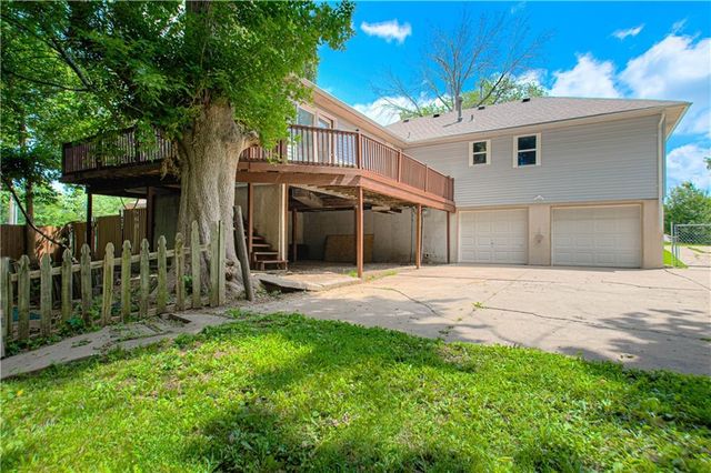 1809 SE ABBEY Street, Blue Springs, MO 64014