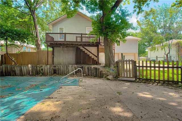 1809 SE ABBEY Street, Blue Springs, MO 64014