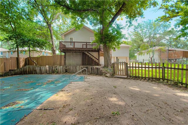 1809 SE ABBEY Street, Blue Springs, MO 64014